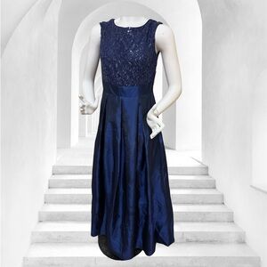 Elegant Navy Blue Lace Evening Gown size 6